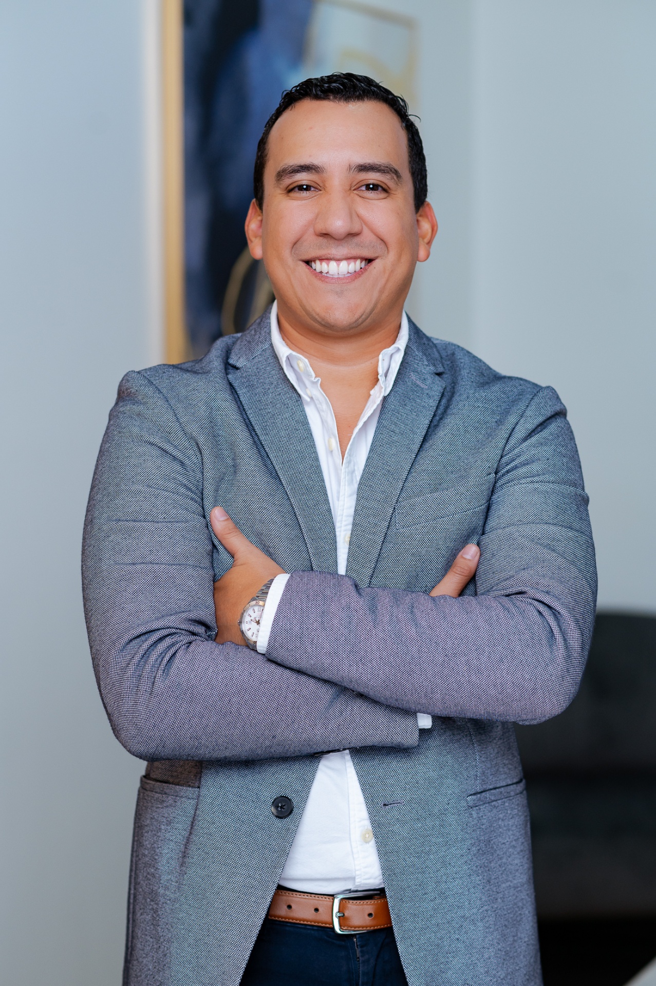 Dr. Luis G.